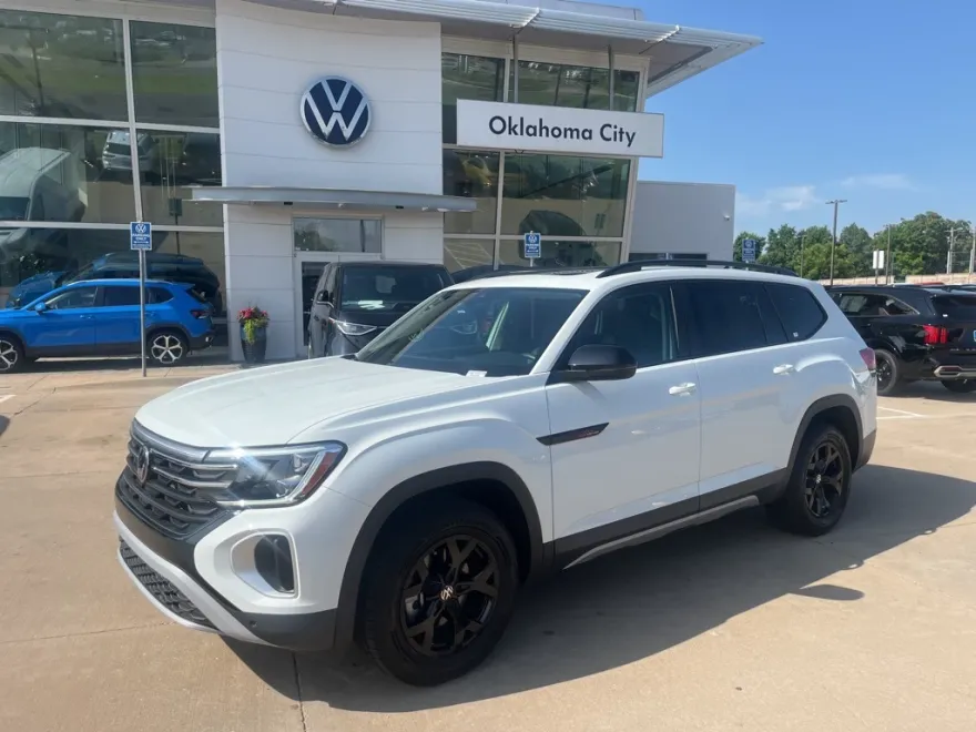 2024 Volkswagen Atlas Peak Edition SE Technology photo 1