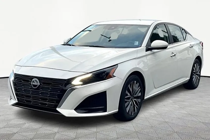 2023 Nissan Altima 2.5 SV photo 1