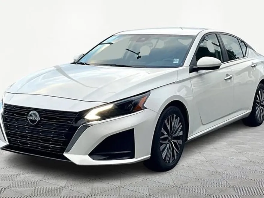 2023 Nissan Altima 2.5 SV photo 1