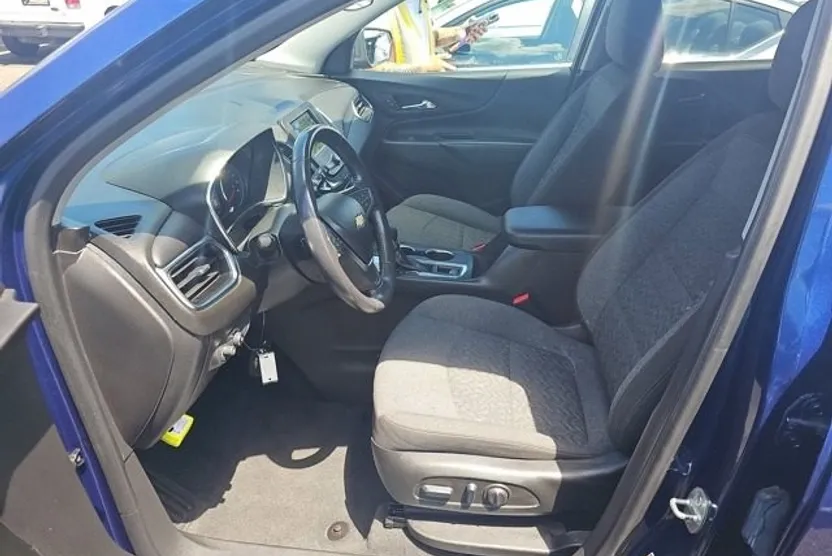 2022 Chevrolet Equinox LT photo 1
