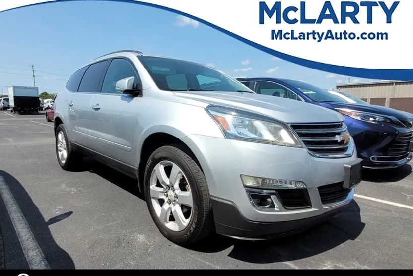 2017 Chevrolet Traverse 1LT photo 1