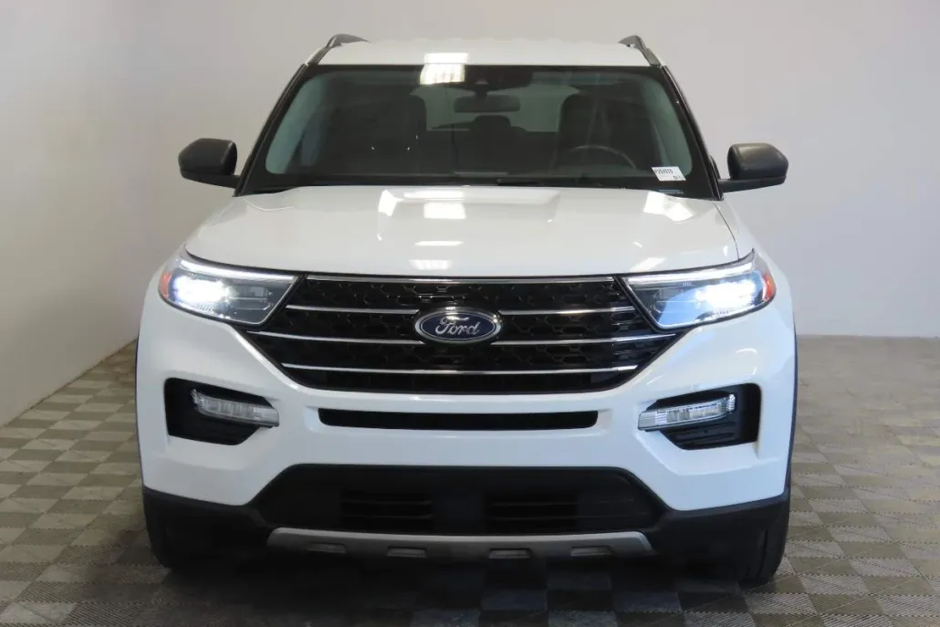 2023 Ford Explorer XLT photo 1