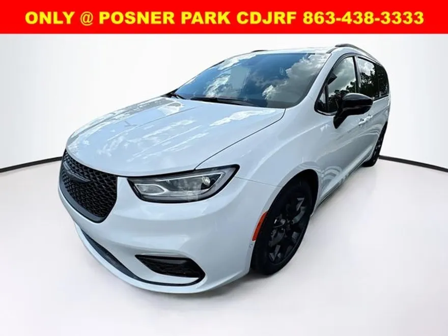 2026 Chrysler Pacifica Limited photo 1