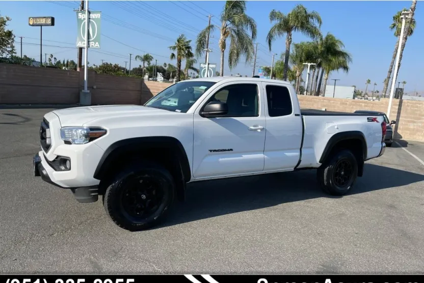2023 Toyota Tacoma SR5 photo 1