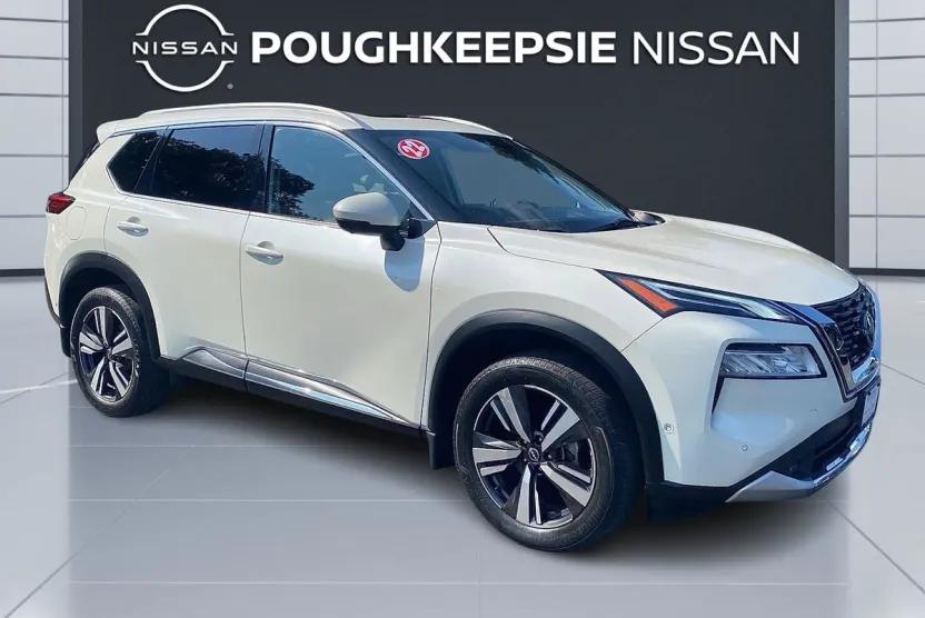 2022 Nissan Rogue Platinum photo 1