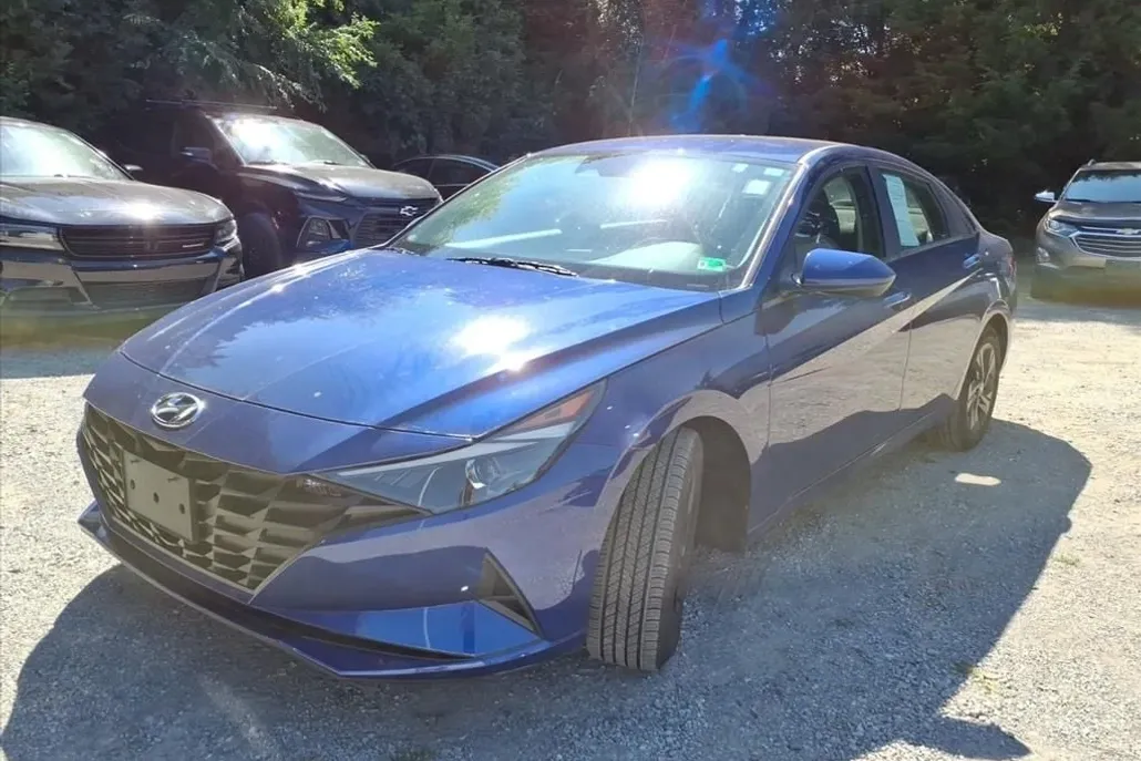2023 Hyundai Elantra SEL photo 1