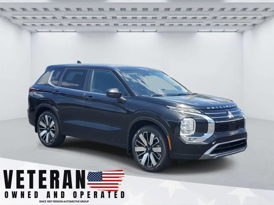 2025 Mitsubishi Outlander SE photo 1