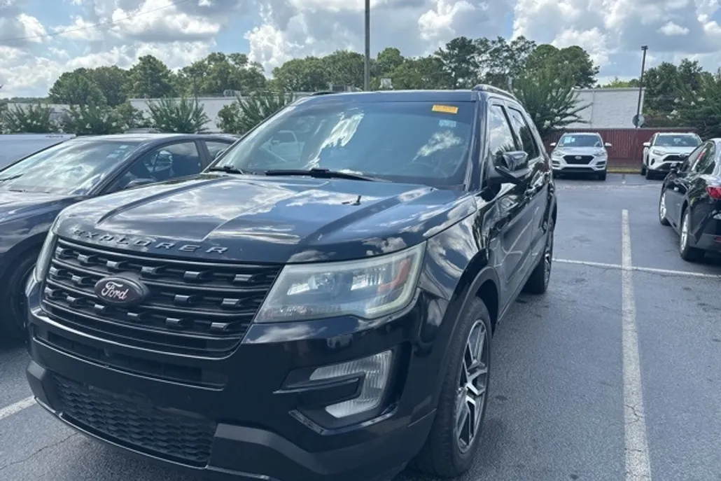 2016 Ford Explorer Sport photo 1