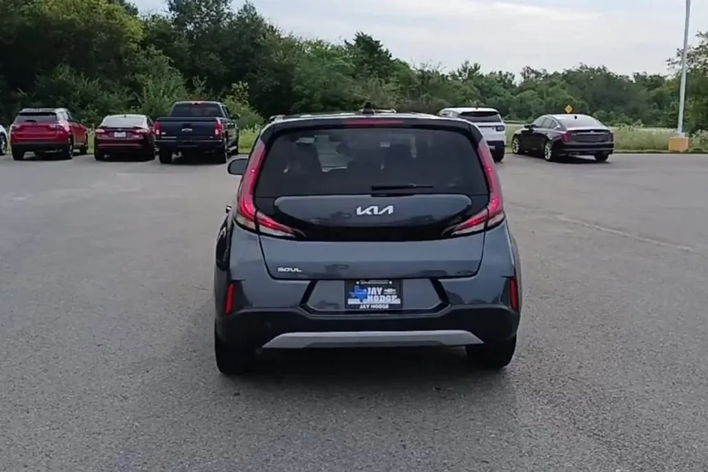 2023 Kia Soul LX photo 1