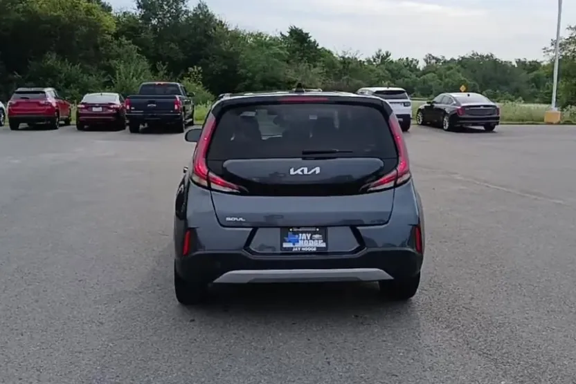 2023 Kia Soul LX photo 1