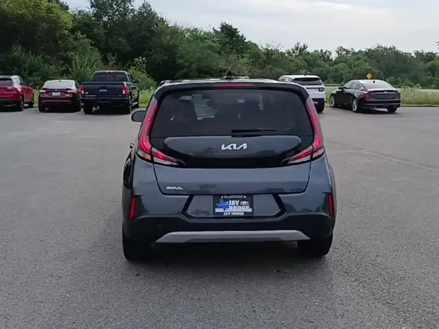 2023 Kia Soul LX photo 1