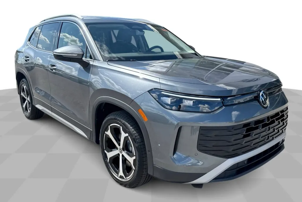 2025 Volkswagen Tiguan SE photo 1