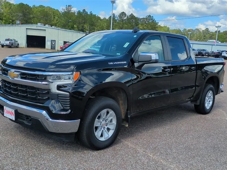 2025 Chevrolet Silverado 1500 LT photo 1