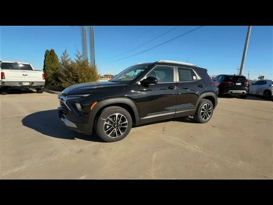 2025 Chevrolet Trailblazer LT photo 1