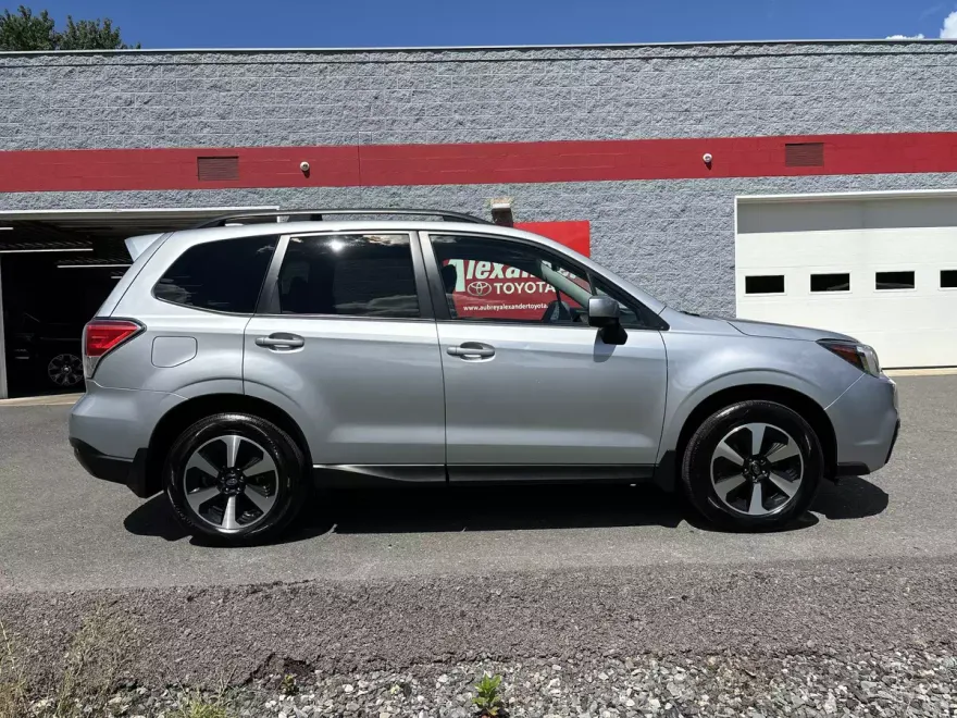 2018 Subaru Forester 2.5i Premium photo 1
