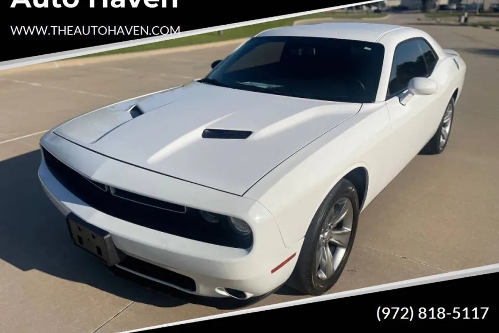 2019 Dodge Challenger SXT photo 1
