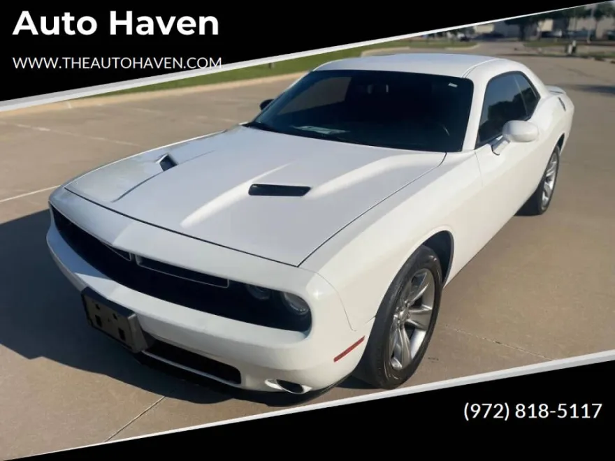 2019 Dodge Challenger SXT photo 1