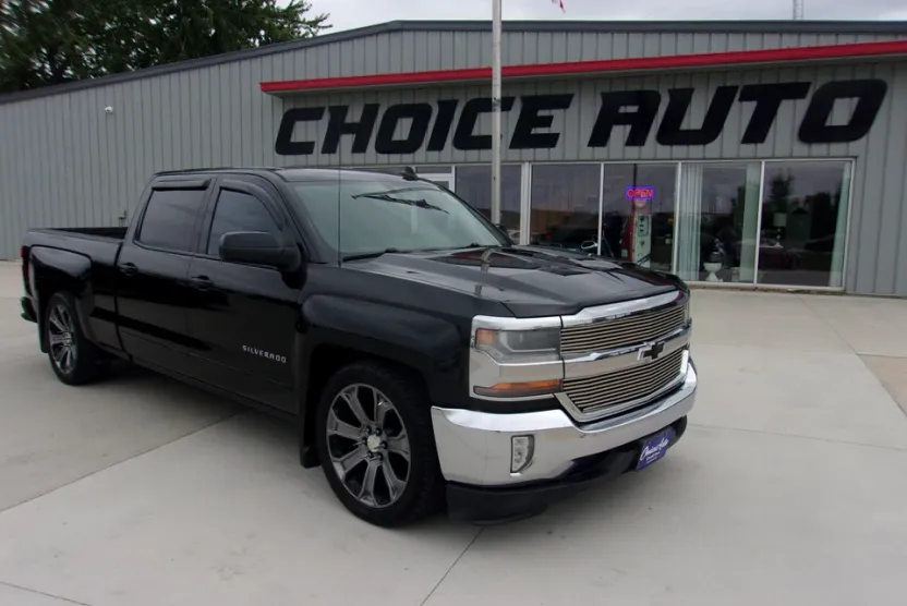 2016 Chevrolet Silverado 1500 LT photo 1