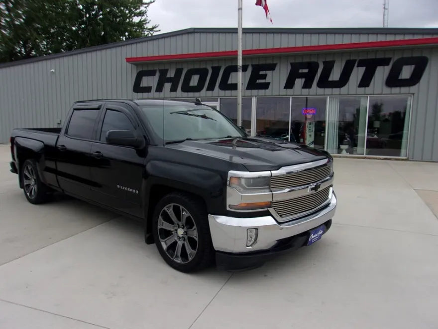 2016 Chevrolet Silverado 1500 LT photo 1