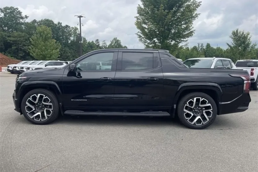 2024 Chevrolet Silverado EV RST photo 1