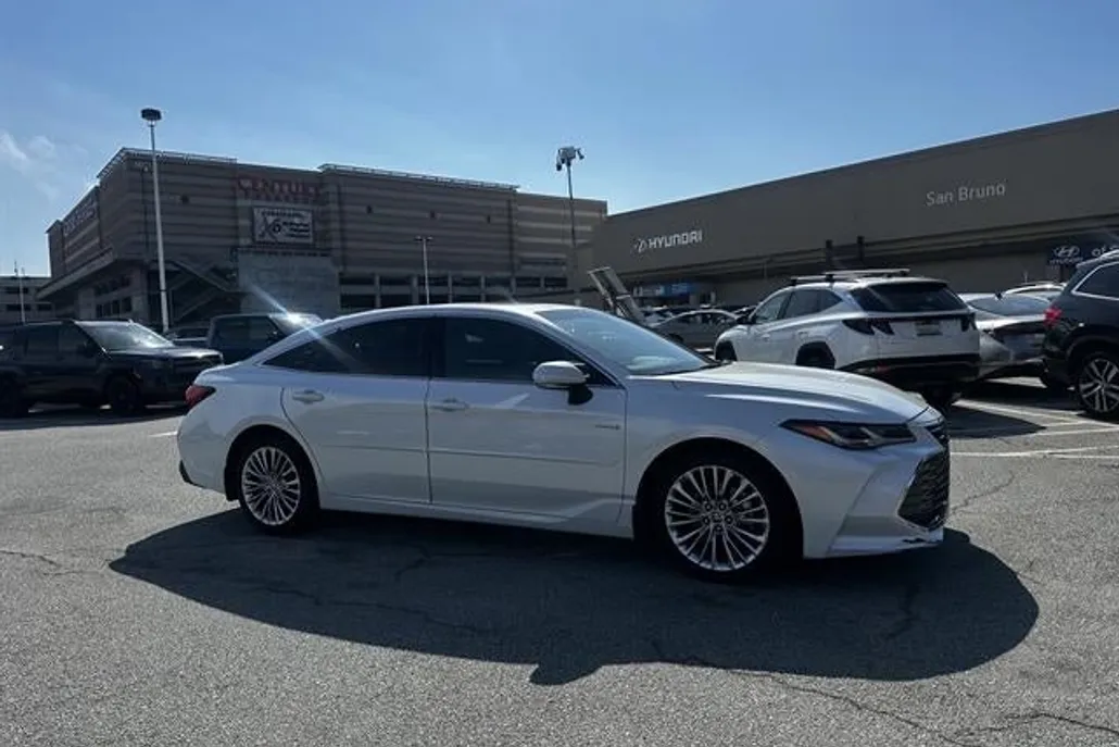 2020 Toyota Avalon Hybrid Limited photo 1