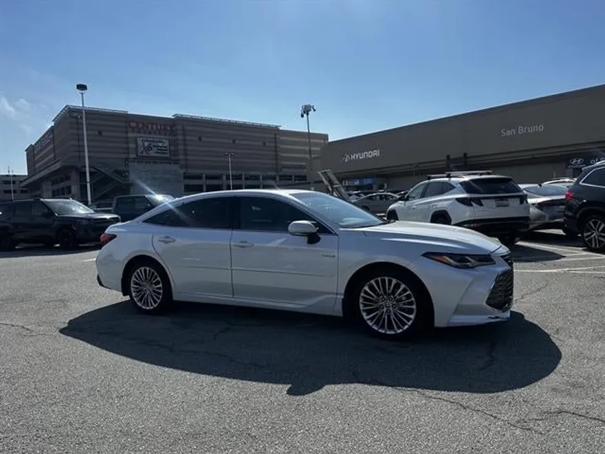 2020 Toyota Avalon Hybrid Limited photo 1
