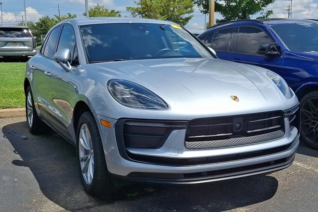 2024 Porsche Macan Base photo 1