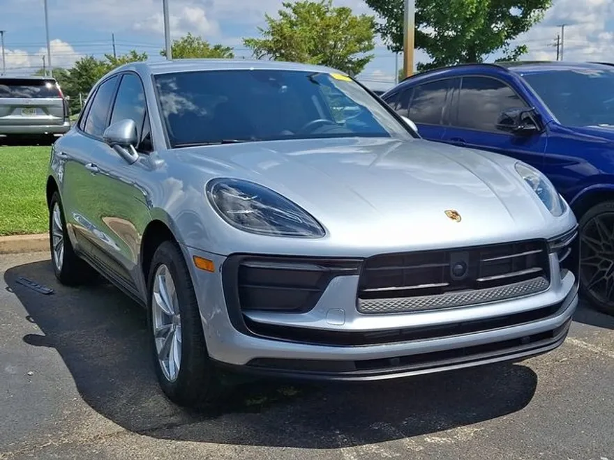2024 Porsche Macan Base photo 1