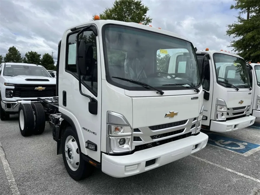 2025 Chevrolet Silverado 4500HD photo 1