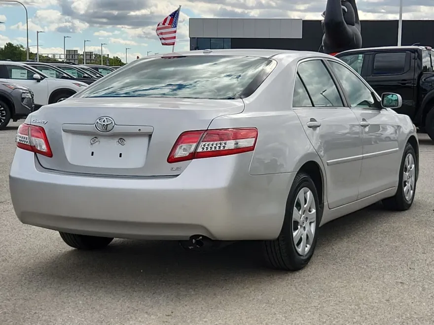 2011 Toyota Camry LE photo 1