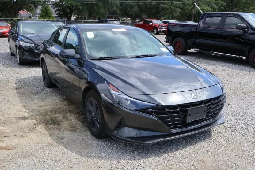 2023 Hyundai Elantra SEL photo 1