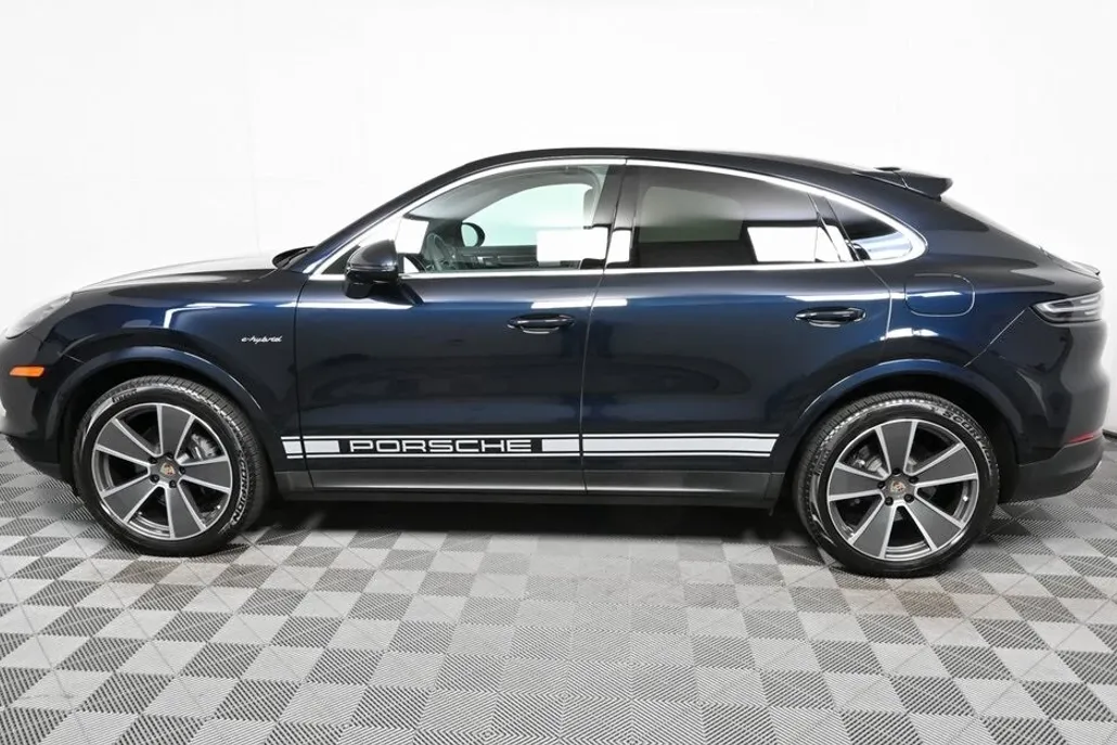 2022 Porsche Cayenne E-Hybrid Coupe Platinum Edition photo 1