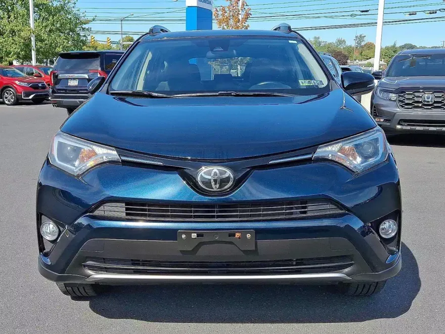 2018 Toyota RAV4 XLE photo 1