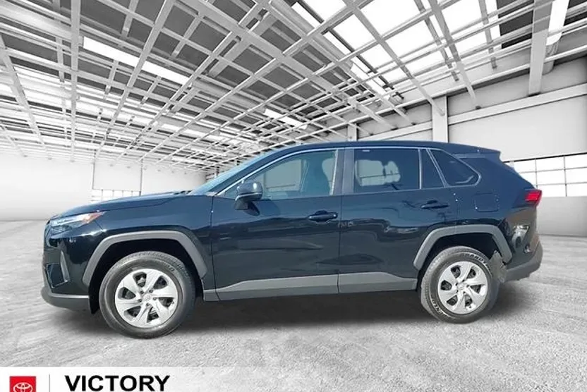 2024 Toyota RAV4 LE photo 1
