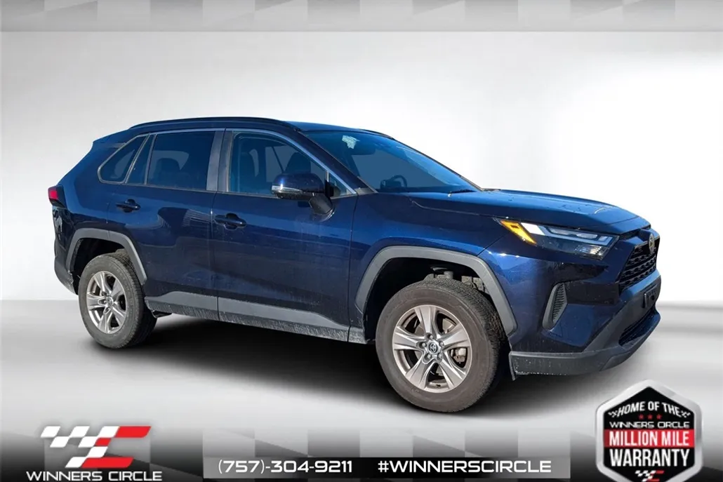 2022 Toyota RAV4 XLE photo 1