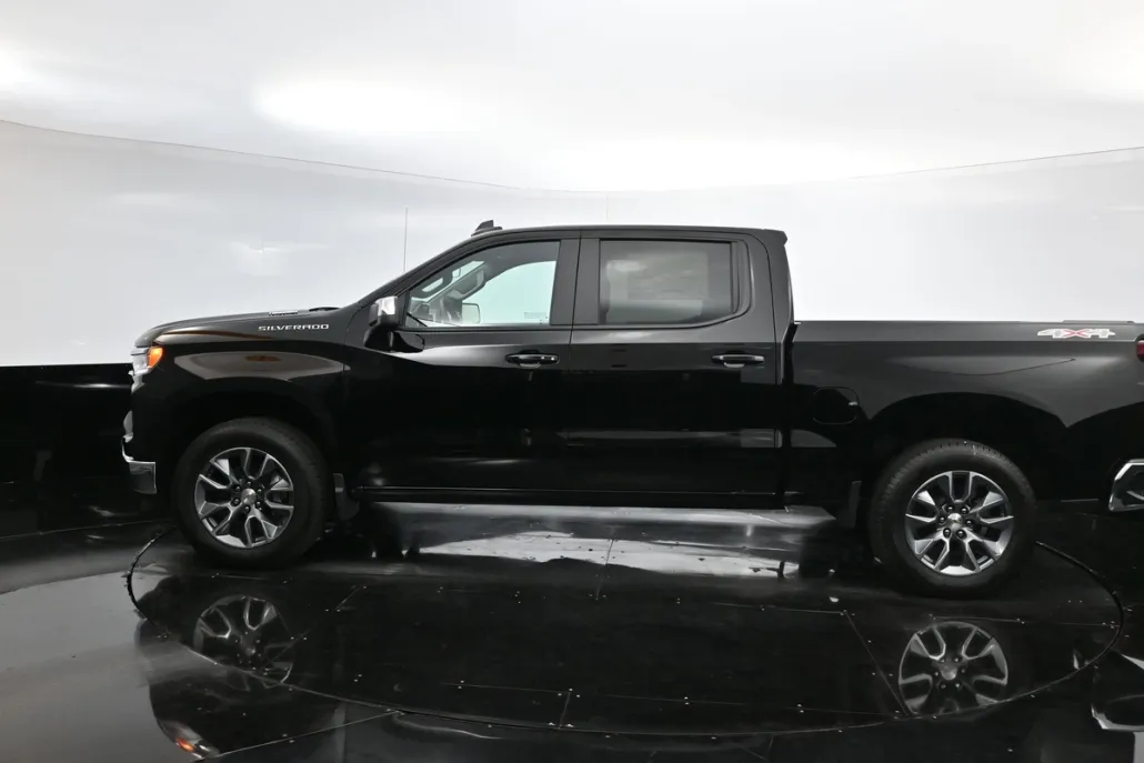 2025 Chevrolet Silverado 1500 LT photo 1