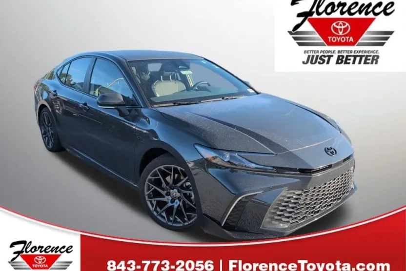 2025 Toyota Camry SE photo 1