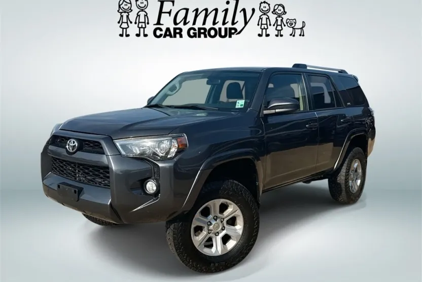 2019 Toyota 4Runner SR5 photo 1