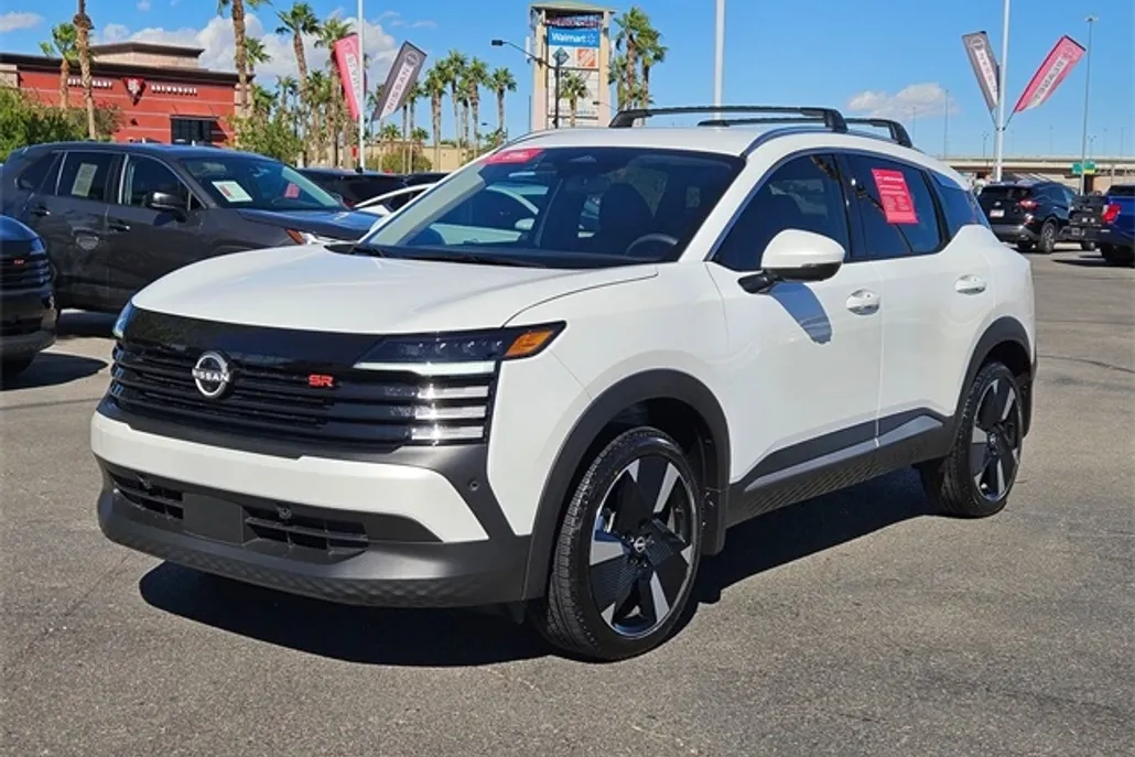 2025 Nissan Kicks SR photo 1