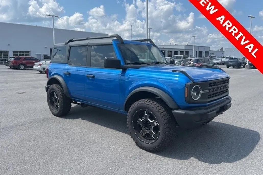 2022 Ford Bronco Base photo 1