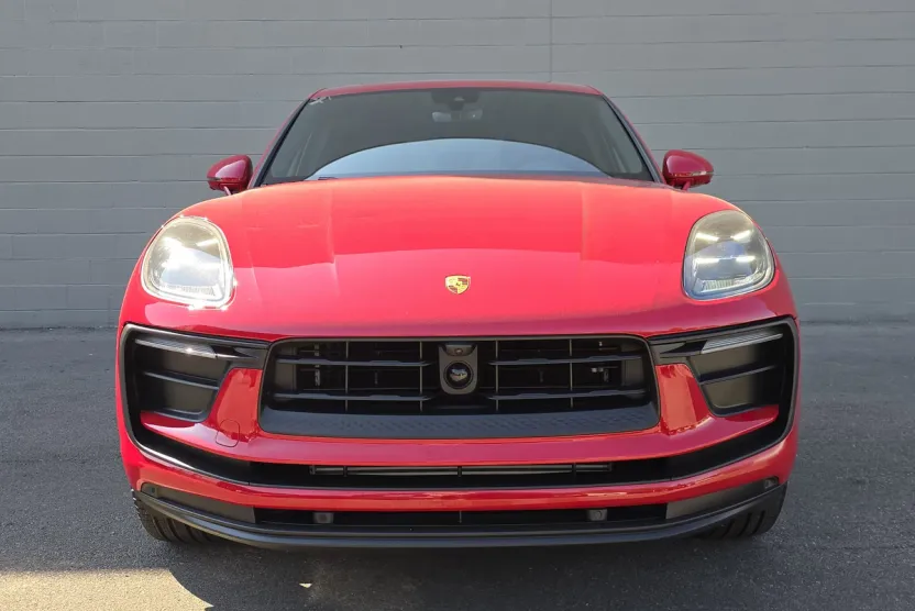 2025 Porsche Macan T photo 1