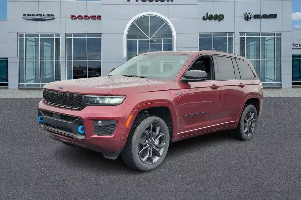 2024 Jeep Cherokee 80th Anniversary Edition photo 1