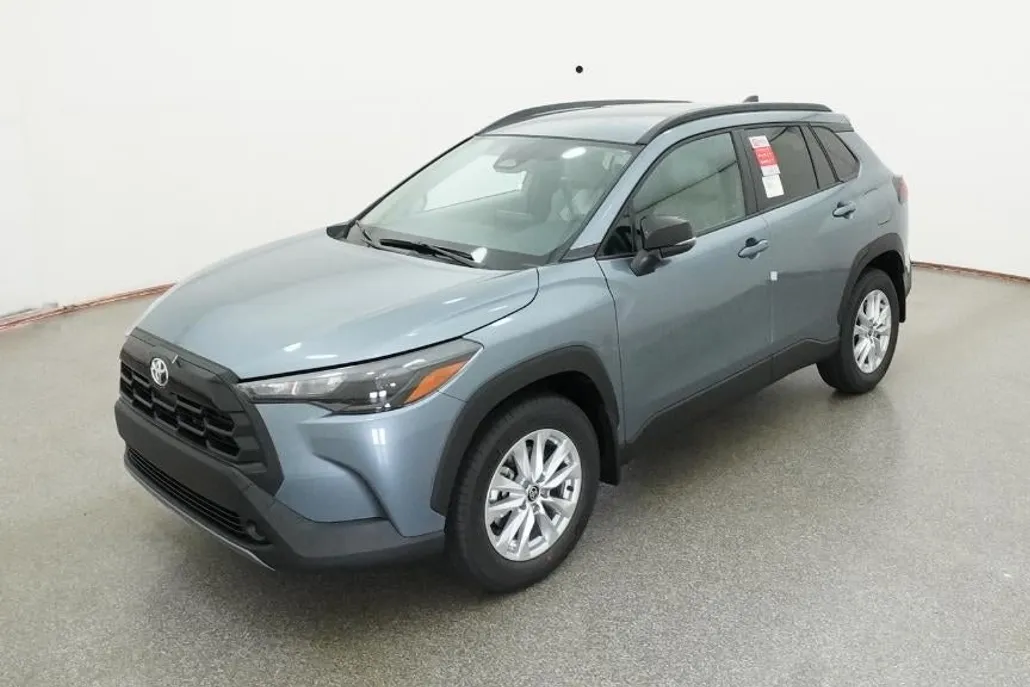 2026 Toyota Corolla Cross LE photo 1