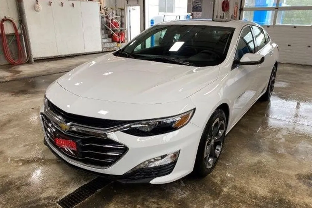 2022 Chevrolet Malibu 1LT photo 1
