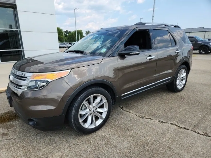 2015 Ford Explorer XLT photo 1