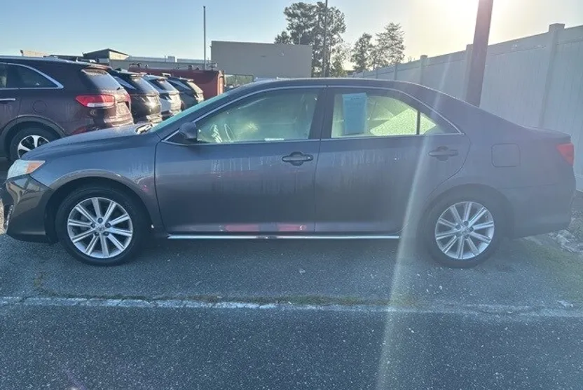 2014 Toyota Camry XLE photo 1