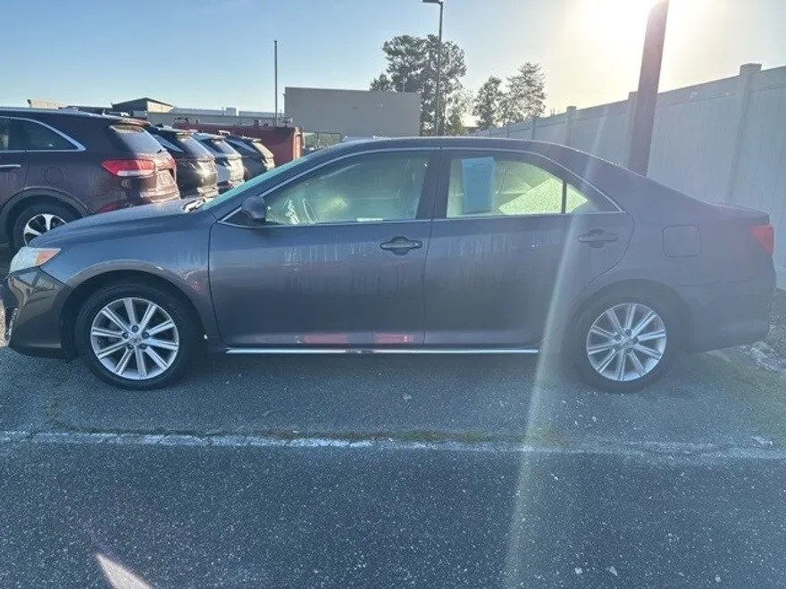 2014 Toyota Camry XLE photo 1