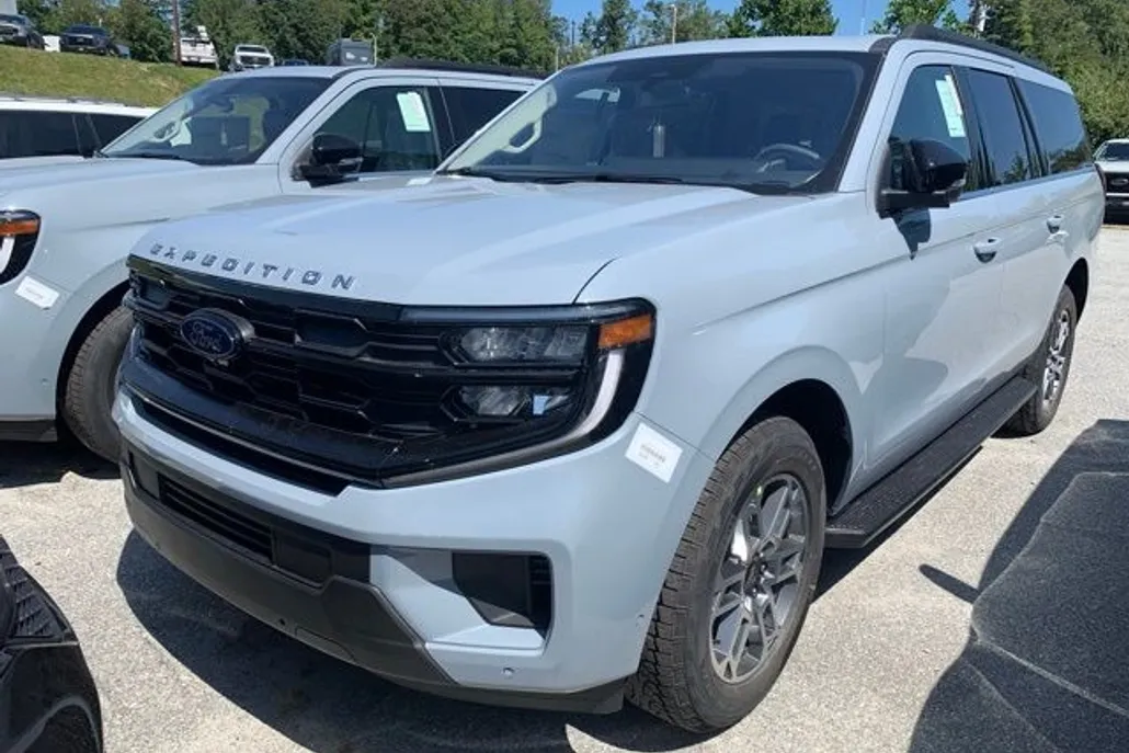 2025 Ford Expedition MAX photo 1