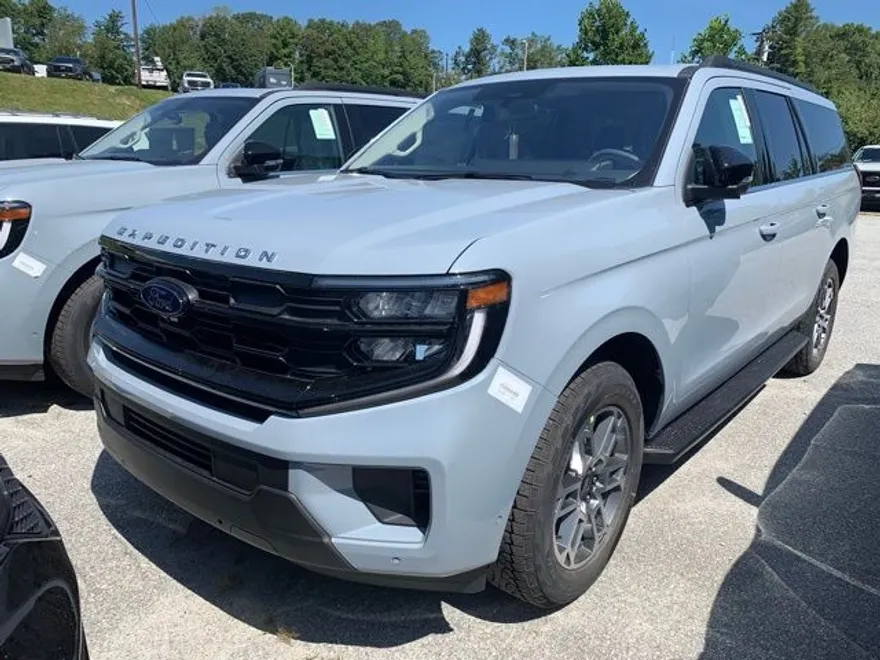 2025 Ford Expedition MAX photo 1