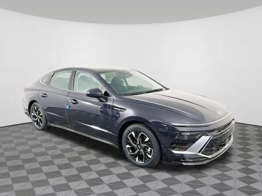 2025 Hyundai Sonata SEL photo 1